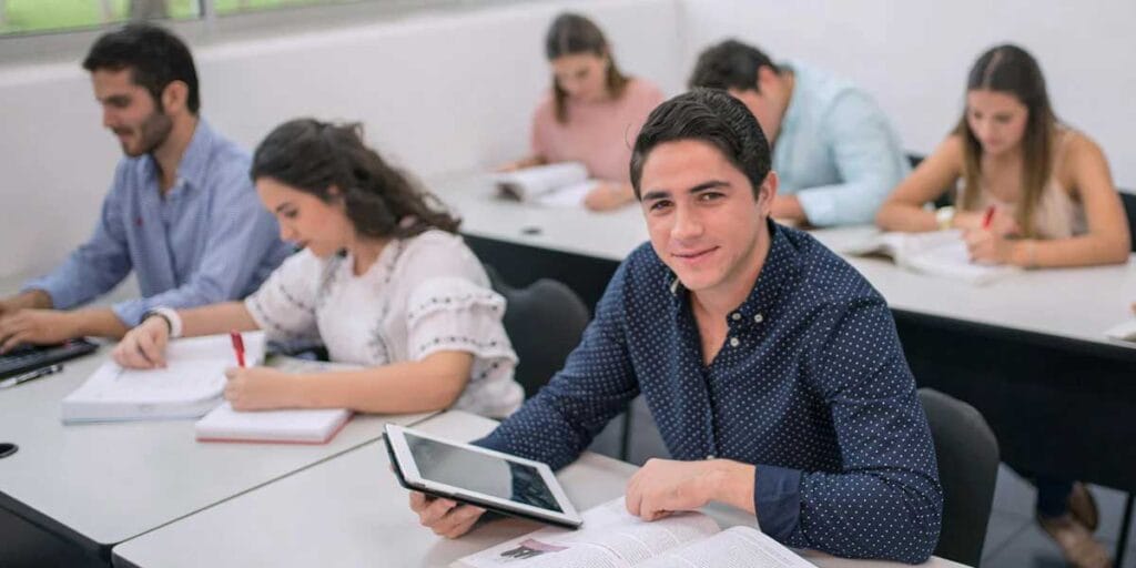 Guía Completa de Grado ADE, Máster Universitario, MBA, Executive MBA y Doctorado en España y Latinoamérica